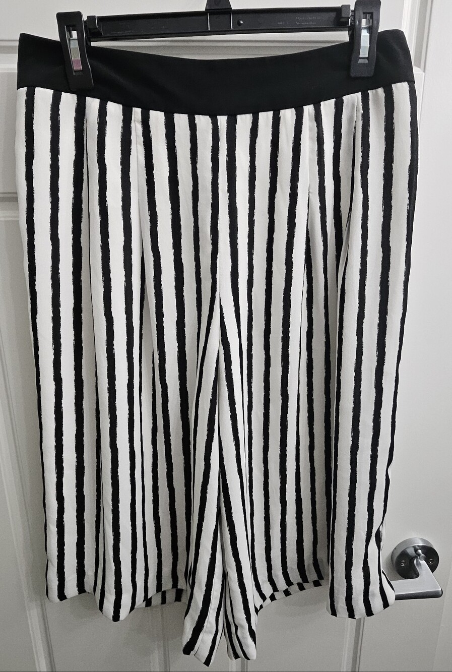 Black and White Vertical Stripe Wide-Leg Capris
